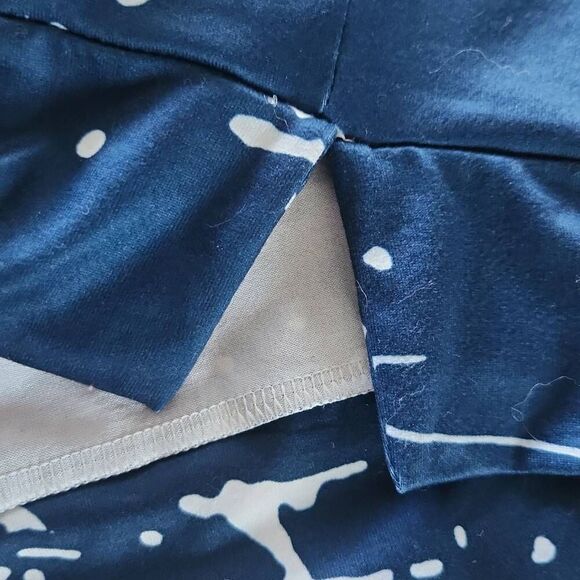 F68 Dark green with white print t-shirt - Picture 6 of 9